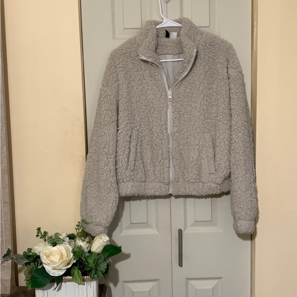 H&M puffer cropped Teddy jacket/ Size medium